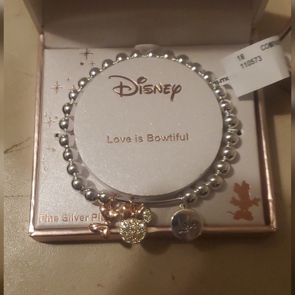 2 DISNEY BOX SETS - Picture 6 of 10